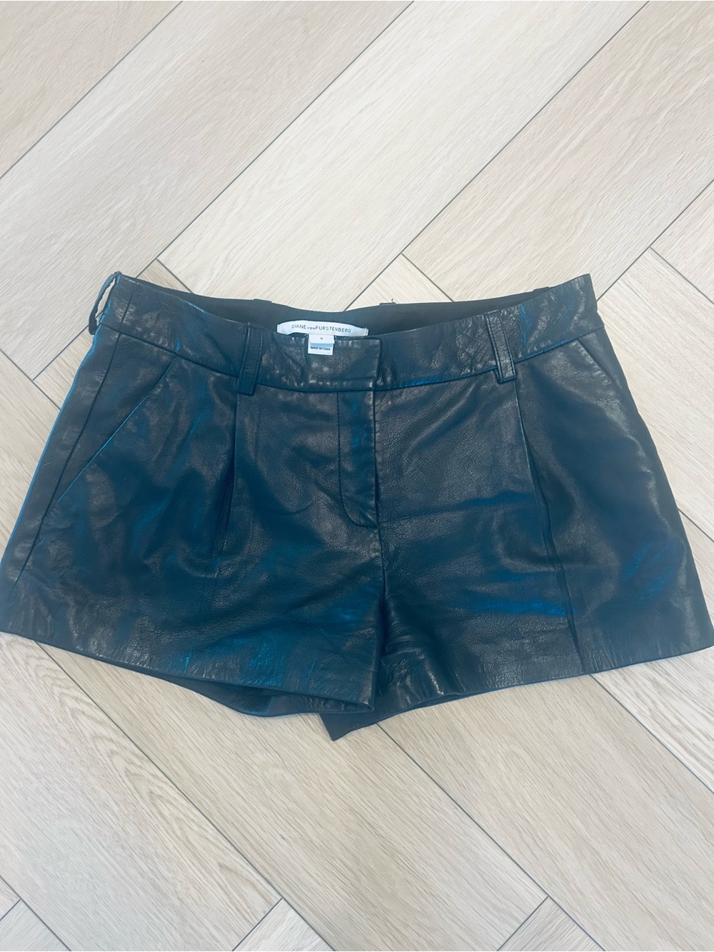 Diane Von Furstenberg 💯 Leather Black Women’s Shorts